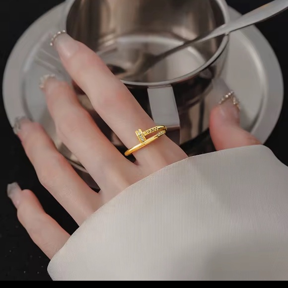 Elegant Gold Ring with Crystal Accents - Picture 5 of 6